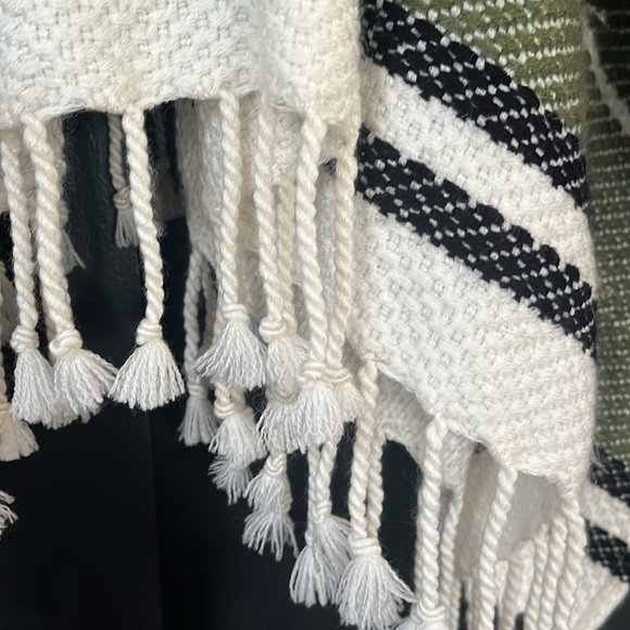 Western Poncho w/ Fringe - Picture 3 of 8